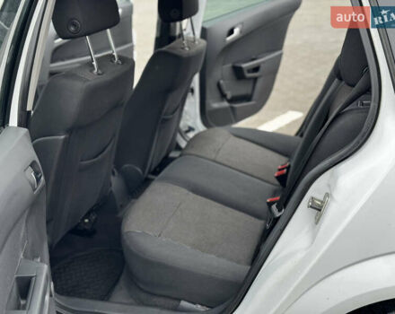 Белый Опель Астра, объемом двигателя 1.8 л и пробегом 166 тыс. км за 5750 $, фото 43 на Automoto.ua