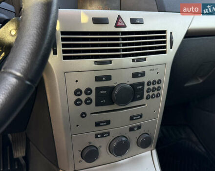 Білий Опель Астра, об'ємом двигуна 1.6 л та пробігом 220 тис. км за 6600 $, фото 21 на Automoto.ua