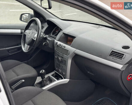 Белый Опель Астра, объемом двигателя 1.8 л и пробегом 166 тыс. км за 5750 $, фото 38 на Automoto.ua