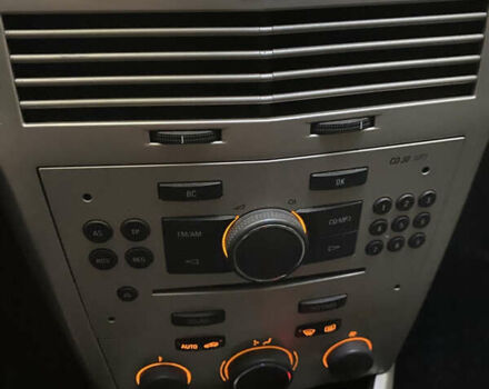 Белый Опель Астра, объемом двигателя 1.69 л и пробегом 224 тыс. км за 5300 $, фото 18 на Automoto.ua