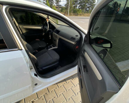 Белый Опель Астра, объемом двигателя 1.69 л и пробегом 224 тыс. км за 5300 $, фото 6 на Automoto.ua