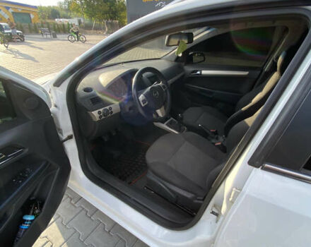 Белый Опель Астра, объемом двигателя 1.69 л и пробегом 224 тыс. км за 5300 $, фото 7 на Automoto.ua