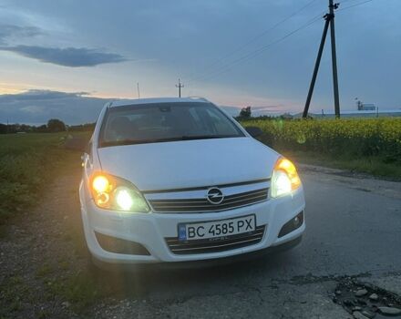 Белый Опель Астра, объемом двигателя 1.7 л и пробегом 295 тыс. км за 4500 $, фото 2 на Automoto.ua