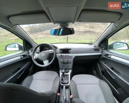 Белый Опель Астра, объемом двигателя 1.7 л и пробегом 318 тыс. км за 5600 $, фото 9 на Automoto.ua