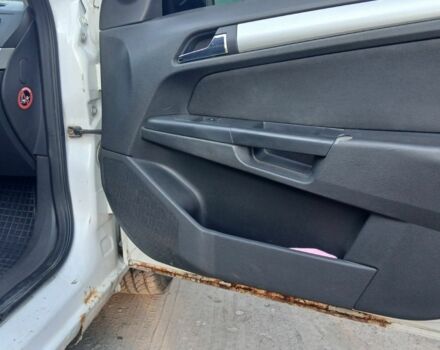 Белый Опель Астра, объемом двигателя 1.7 л и пробегом 283 тыс. км за 4100 $, фото 4 на Automoto.ua