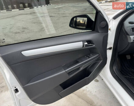 Белый Опель Астра, объемом двигателя 1.7 л и пробегом 306 тыс. км за 4999 $, фото 19 на Automoto.ua