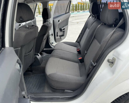 Белый Опель Астра, объемом двигателя 1.7 л и пробегом 306 тыс. км за 4999 $, фото 27 на Automoto.ua