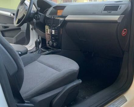 Опель Астра 2010 у Павлограде на Automoto.ua Білий Опель Астра, об'ємом двигуна 1.69 л та пробігом 240 тис. км за 6600 $, фото 12 на Automoto.ua