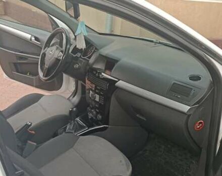 Опель Астра 2010 у Первомайськ на Automoto.ua Білий Опель Астра, об'ємом двигуна 1.7 л та пробігом 271 тис. км за 5500 $, фото 12 на Automoto.ua
