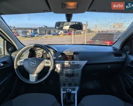 Белый Опель Астра, объемом двигателя 1.7 л и пробегом 275 тыс. км за 5500 $, фото 10 на Automoto.ua