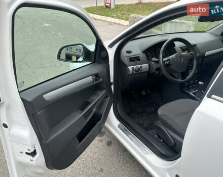 Белый Опель Астра, объемом двигателя 1.6 л и пробегом 223 тыс. км за 6199 $, фото 10 на Automoto.ua