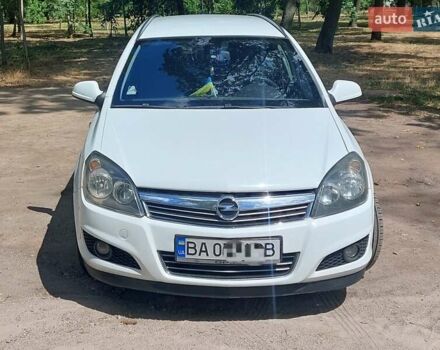 Белый Опель Астра, объемом двигателя 1.7 л и пробегом 220 тыс. км за 6500 $, фото 4 на Automoto.ua