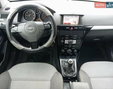 Белый Опель Астра, объемом двигателя 1.7 л и пробегом 245 тыс. км за 5250 $, фото 1 на Automoto.ua