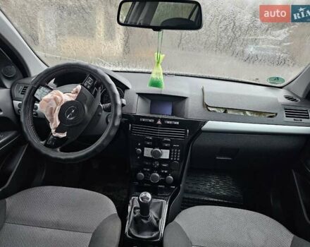 Белый Опель Астра, объемом двигателя 1.69 л и пробегом 170 тыс. км за 2499 $, фото 16 на Automoto.ua