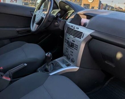 Белый Опель Астра, объемом двигателя 1.7 л и пробегом 275 тыс. км за 5500 $, фото 6 на Automoto.ua