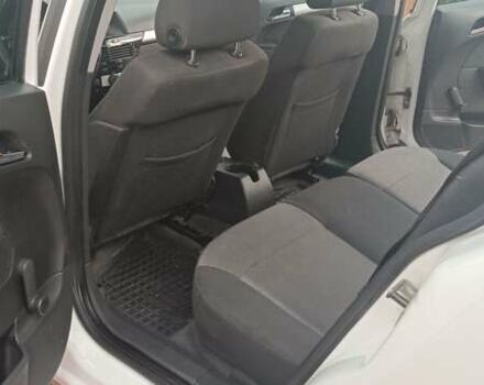 Опель Астра 2010 у Первомайськ на Automoto.ua Білий Опель Астра, об'ємом двигуна 1.7 л та пробігом 271 тис. км за 5500 $, фото 14 на Automoto.ua