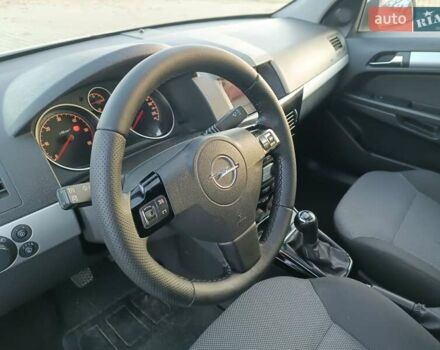 Белый Опель Астра, объемом двигателя 1.7 л и пробегом 245 тыс. км за 5600 $, фото 13 на Automoto.ua