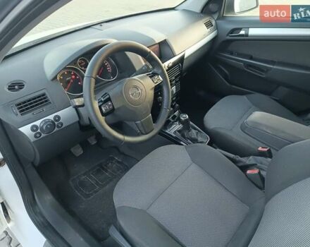 Белый Опель Астра, объемом двигателя 1.7 л и пробегом 245 тыс. км за 5600 $, фото 12 на Automoto.ua