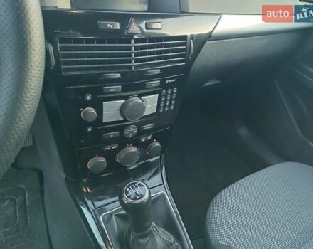 Белый Опель Астра, объемом двигателя 1.7 л и пробегом 245 тыс. км за 5600 $, фото 15 на Automoto.ua