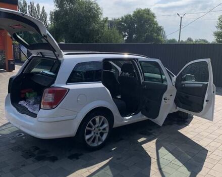 Опель Астра 2010 у Павлограде на Automoto.ua Білий Опель Астра, об'ємом двигуна 1.69 л та пробігом 240 тис. км за 6600 $, фото 7 на Automoto.ua