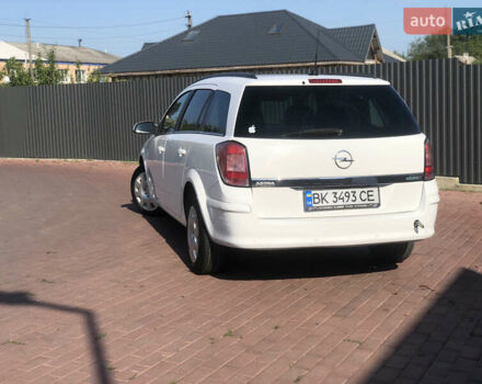 Опель Астра 2010 у Рокитне на Automoto.ua Білий Опель Астра, об'ємом двигуна 1.7 л та пробігом 310 тис. км за 6197 $, фото 12 на Automoto.ua