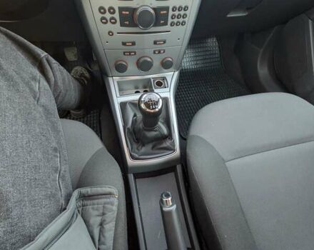 Белый Опель Астра, объемом двигателя 1.7 л и пробегом 275 тыс. км за 5500 $, фото 7 на Automoto.ua