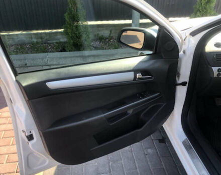 Опель Астра 2010 у Рокитне на Automoto.ua Білий Опель Астра, об'ємом двигуна 1.7 л та пробігом 310 тис. км за 6197 $, фото 15 на Automoto.ua