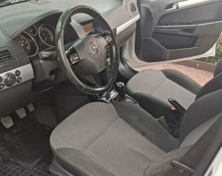 Опель Астра 2010 у Первомайськ на Automoto.ua Білий Опель Астра, об'ємом двигуна 1.7 л та пробігом 271 тис. км за 5500 $, фото 19 на Automoto.ua
