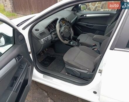 Белый Опель Астра, объемом двигателя 1.7 л и пробегом 245 тыс. км за 5250 $, фото 4 на Automoto.ua