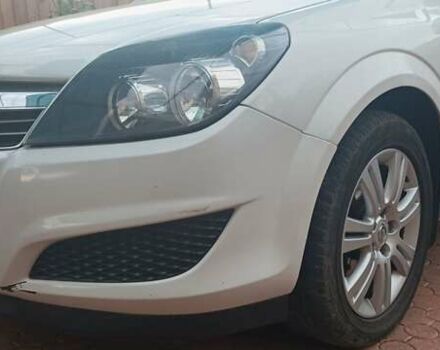 Опель Астра 2010 у Первомайськ на Automoto.ua Білий Опель Астра, об'ємом двигуна 1.7 л та пробігом 271 тис. км за 5500 $, фото 10 на Automoto.ua