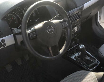 Опель Астра 2010 у Рокитне на Automoto.ua Білий Опель Астра, об'ємом двигуна 1.7 л та пробігом 310 тис. км за 6197 $, фото 14 на Automoto.ua