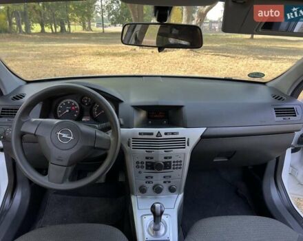 Опель Астра 2010 в Нежине на Automoto.ua Белый Опель Астра, объемом двигателя 1.6 л и пробегом 209 тыс. км за 6100 $, фото 35 на Automoto.ua