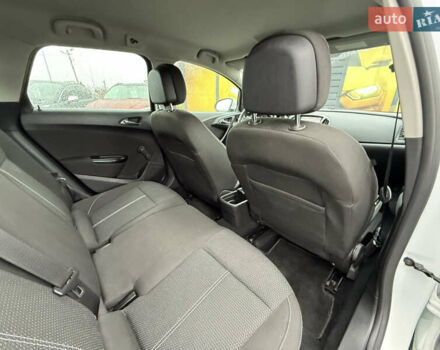 Белый Опель Астра, объемом двигателя 1.7 л и пробегом 300 тыс. км за 6999 $, фото 3 на Automoto.ua