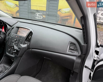 Белый Опель Астра, объемом двигателя 1.7 л и пробегом 300 тыс. км за 6999 $, фото 19 на Automoto.ua