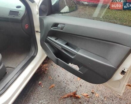 Опель Астра 2011 в Тульчине на Automoto.ua Белый Опель Астра, объемом двигателя 1.69 л и пробегом 281 тыс. км за 5800 $, фото 23 на Automoto.ua