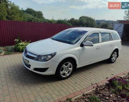 Опель Астра 2011 в Тульчине на Automoto.ua Белый Опель Астра, объемом двигателя 1.69 л и пробегом 281 тыс. км за 5800 $, фото 1 на Automoto.ua