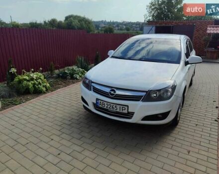 Опель Астра 2011 в Тульчине на Automoto.ua Белый Опель Астра, объемом двигателя 1.69 л и пробегом 281 тыс. км за 5800 $, фото 2 на Automoto.ua