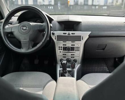 Белый Опель Астра, объемом двигателя 1.7 л и пробегом 211 тыс. км за 6200 $, фото 12 на Automoto.ua