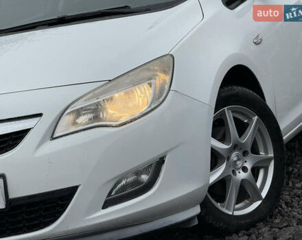 Белый Опель Астра, объемом двигателя 1.7 л и пробегом 300 тыс. км за 6999 $, фото 8 на Automoto.ua