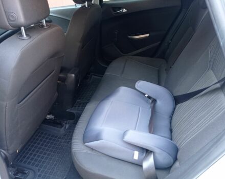 Белый Опель Астра, объемом двигателя 1.7 л и пробегом 286 тыс. км за 6500 $, фото 13 на Automoto.ua