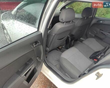 Опель Астра 2011 в Тульчине на Automoto.ua Белый Опель Астра, объемом двигателя 1.69 л и пробегом 281 тыс. км за 5800 $, фото 24 на Automoto.ua