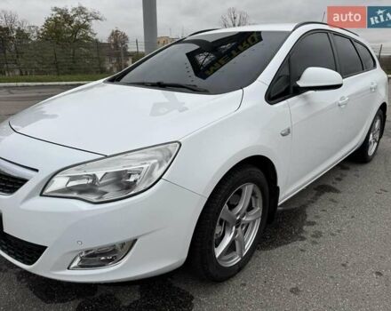 Белый Опель Астра, объемом двигателя 1.7 л и пробегом 235 тыс. км за 7500 $, фото 6 на Automoto.ua