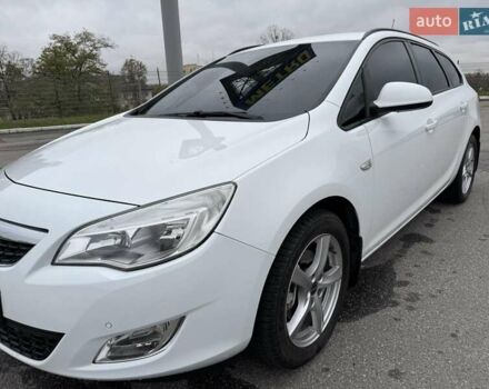 Белый Опель Астра, объемом двигателя 1.7 л и пробегом 235 тыс. км за 7500 $, фото 2 на Automoto.ua