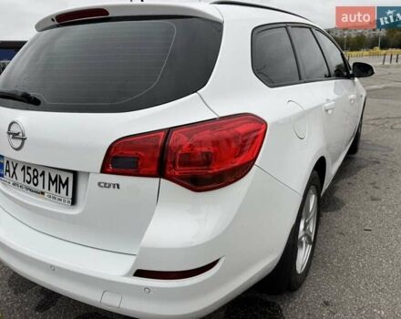 Белый Опель Астра, объемом двигателя 1.7 л и пробегом 235 тыс. км за 7500 $, фото 3 на Automoto.ua
