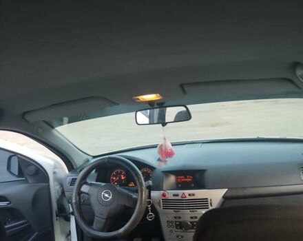 Белый Опель Астра, объемом двигателя 1.69 л и пробегом 260 тыс. км за 5900 $, фото 3 на Automoto.ua