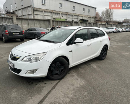 Белый Опель Астра, объемом двигателя 1.69 л и пробегом 315 тыс. км за 5600 $, фото 2 на Automoto.ua