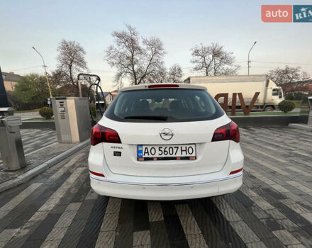 Опель Астра 2012 в Ужгороде на Automoto.ua Белый Опель Астра, объемом двигателя 1.6 л и пробегом 223 тыс. км за 7800 $, фото 3 на Automoto.ua
