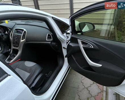 Опель Астра 2012 в Житомире на Automoto.ua Белый Опель Астра, объемом двигателя 1.3 л и пробегом 278 тыс. км за 5900 $, фото 17 на Automoto.ua