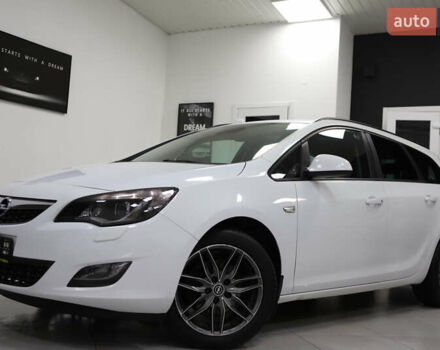 Белый Опель Астра, объемом двигателя 1.7 л и пробегом 140 тыс. км за 7700 $, фото 13 на Automoto.ua