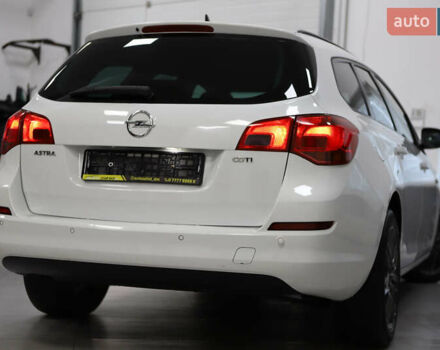 Белый Опель Астра, объемом двигателя 1.7 л и пробегом 140 тыс. км за 7700 $, фото 5 на Automoto.ua